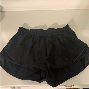 Lululemon hotty hot shorts 2.5” black